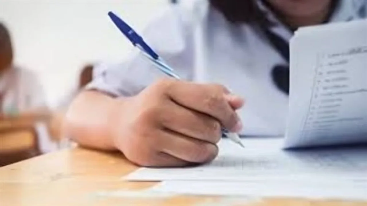 اختبار حاسم.. طلاب الثانوية العامة يواجهون اللغة الأجنبية الثانية غدًا